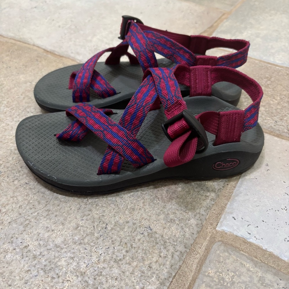 Chaco Z/Cloud Sandals Women’s 6 Blue/Magenta